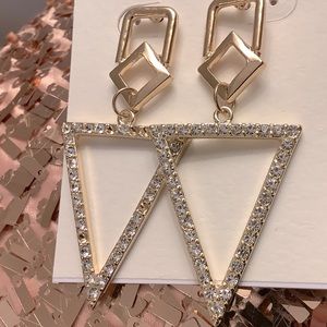 Pretty geometrical modern look earrings
